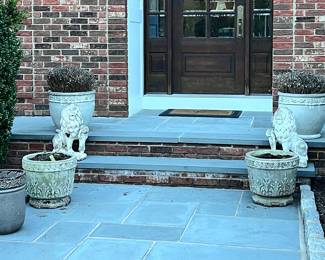 Great looking planters and flanking lions