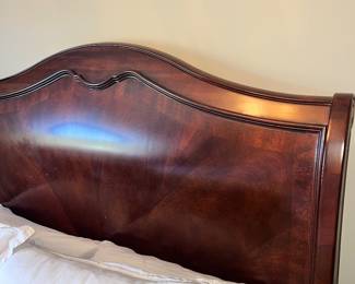 Sleigh bed