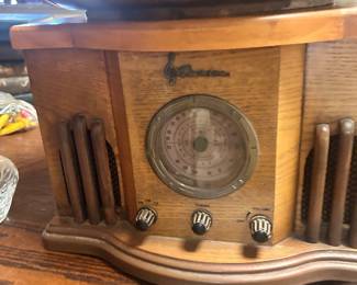 Emerson Heritage Series vintage style radio