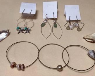 MMC023 Pearl & Seashell Bangles, Earrings & Pendants