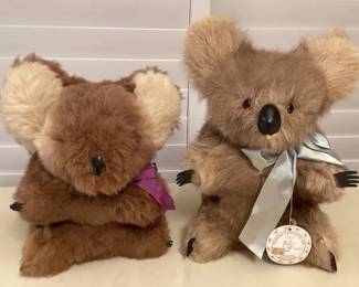 MMC099 Two Vintage Kangaroo Fur Koalas