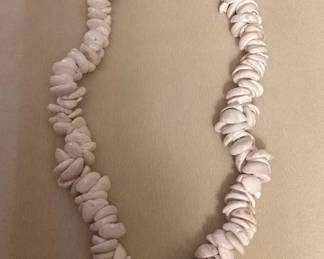 MMC070 Puka Shell Necklace 19.5”