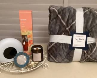 MMC078 Plush Blanket, Mood Light/Clock, Pier 1 Reed Diffuser, Candle & More!