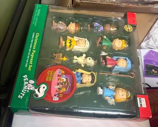 . . . vintage Peanuts nativity