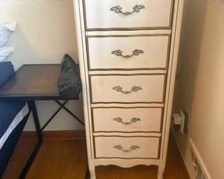 . . . another nice lingerie armoire