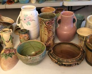 Weller with wall pockets