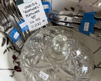 Oneida "Raphael" Flatware Set 56 Pcs 