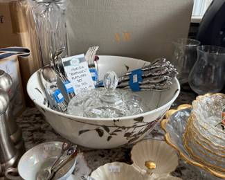 Oneida "Raphael" Flatware Set 56 Pcs 