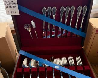 Oneida Folk Art Silverware 32 Pcs Set 