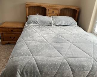 UGG  SILVER COMFORTER WITH PILLOW SHAMS
