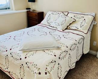 QUEEN SIZE BED - VARIOUS BEDDING FOR QUEEN AND KING
