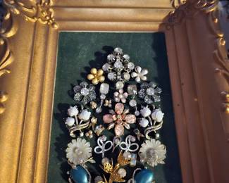 small retro costume jewelry picture