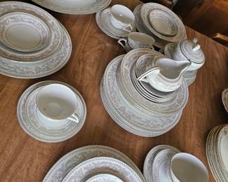 another elegant dish set