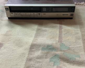 Hitachi 4-Head VHS VCR Player