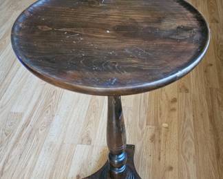 Bombay Company Victorian Style Embossed Leather Top Table