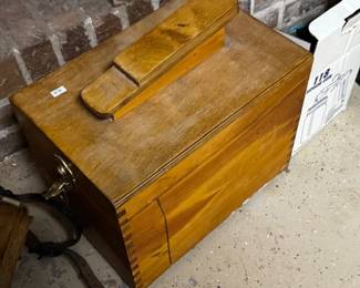 Classic home shoe polishing box, shoe shine kit