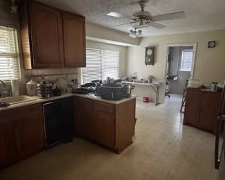 Miscellaneous kitchen items