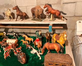 Horse and buffalo figurines 