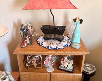 Vintage table lamp, figurines and cabinet