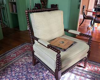 Only thing available in this picture is the chair.  