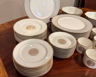 Fitz & Floyd "Gold MAndarin Crest" china set