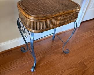 Small rattan table - metal legs