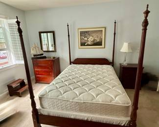 Queen mahogany poster bed
