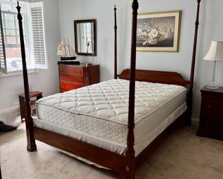 Queen mahogany poster bed