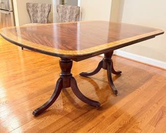 Figured mahogany dining table (w/2 leaves)