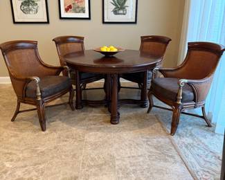 Round table (w/2 leaves) and 4 Chairs