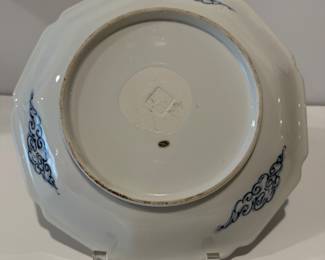 Blue & white Charger, poppies