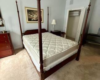 Queen mahogany poster bed