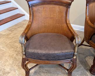 Round table (w/2 leaves) and 4 Chairs