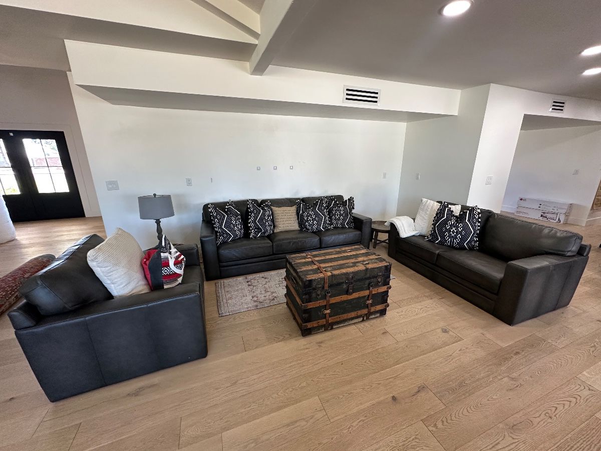 Modern Black Leather Living Room Set – Clean Lines, Excellent Condition