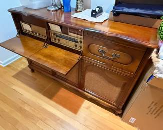 Vintage Stereo console