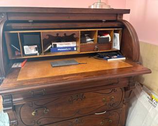 Late 19th/Early 20th century Antique Roll Top Desk