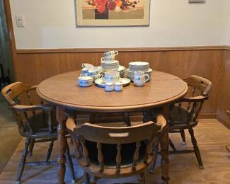 Dinette set with 4 wooden armchairs