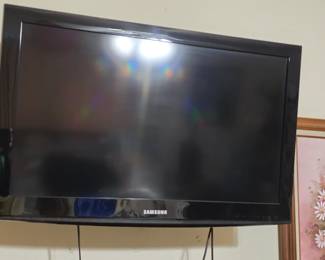 32" Samsung LCD TV 