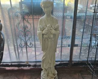 Geishe girl concrete statue
