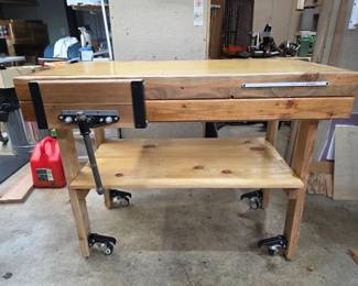 203 51HomeMadeWoodWorkbenchOnCasters