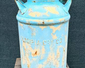 155 OlympiaCryCoRustyMetalMilkCan