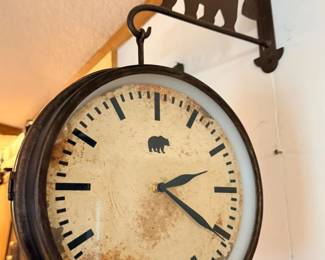39 DoubleFacedMetalBearWallClock