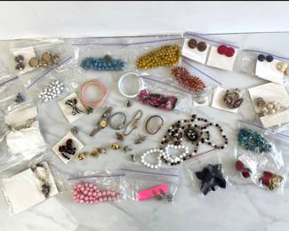 Lot 1082  Vintage Costume Jewelry