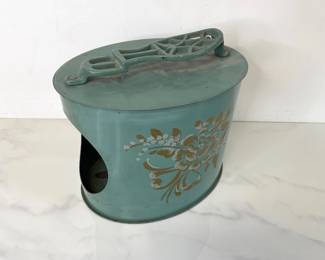 Lot 1002  Antique Tin Litho Green Shoe Shine Box