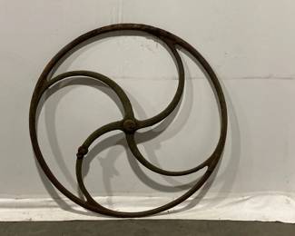 Lot 5063  3ft Wide Antique Industrial Cast Iron Pulley Gear Garden Art