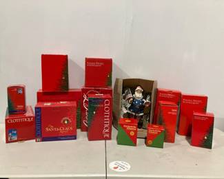 Lot 5141  Clothtique Christmas Santa Decorations
