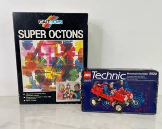 Lot 880  Vintage Lego Technic Mountain Rambler Super Octons Toy