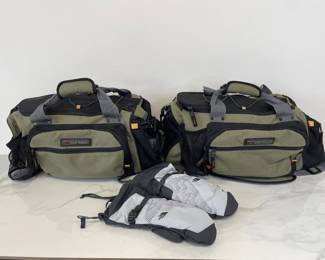 Lot 1157  High Sierra Holdall Bags Mens XL North Face Ski Mitts