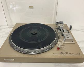 Lot 809  Vintage Pioneer PL518 Direct Drive Turntable