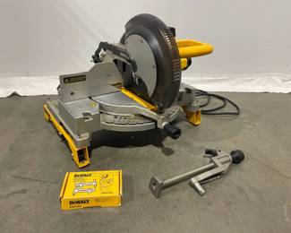 Lot 5049  Dewalt DW705 12 Compound Miter Saw